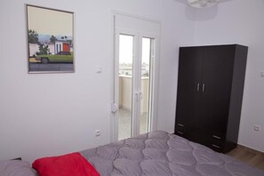 1 habitación, escritorio, tabla de planchar con plancha y wifi gratis