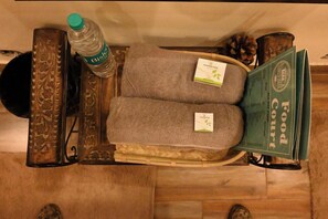 Deluxe Double Room - The Bunker House Cafe and Stay (Ukhimath)