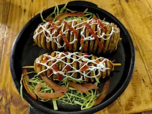 Sarapan prasmanan setiap hari dengan biaya tambahan