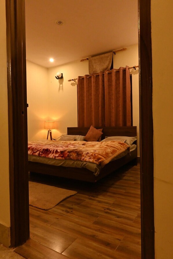 Deluxe Double Room - The Bunker House Cafe and Stay (Ukhimath)