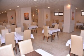 Tägliches inbegriffenes Frühstücksbuffet