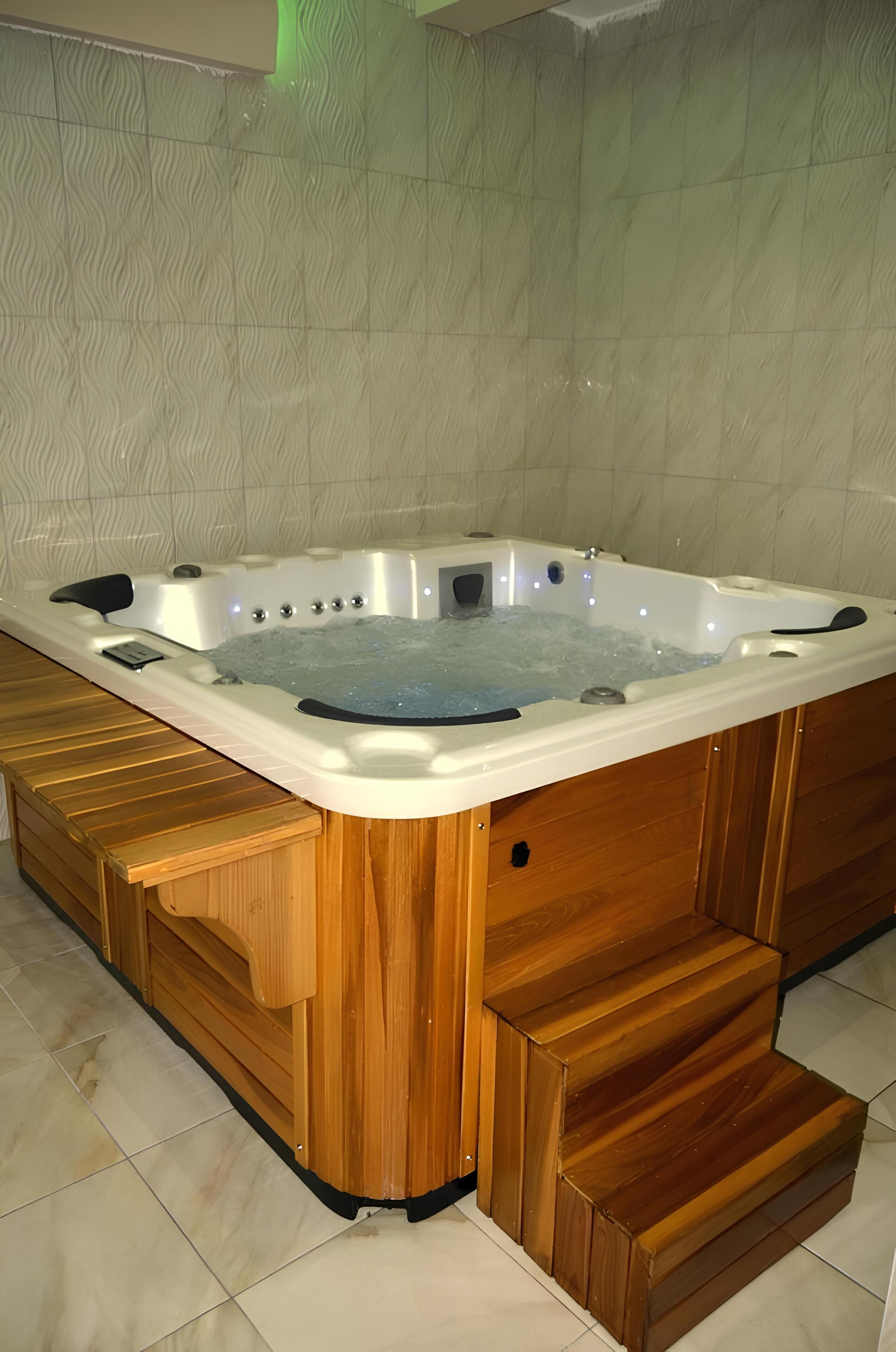 Turkish bath, body treatments, aromatherapy, hot stone massages