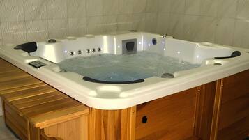 Turkish bath, body treatments, aromatherapy, hot stone massages