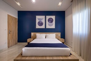 1 habitación, escritorio, tabla de planchar con plancha y wifi 