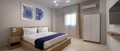 1 bedroom, desk, iron/ironing board, WiFi