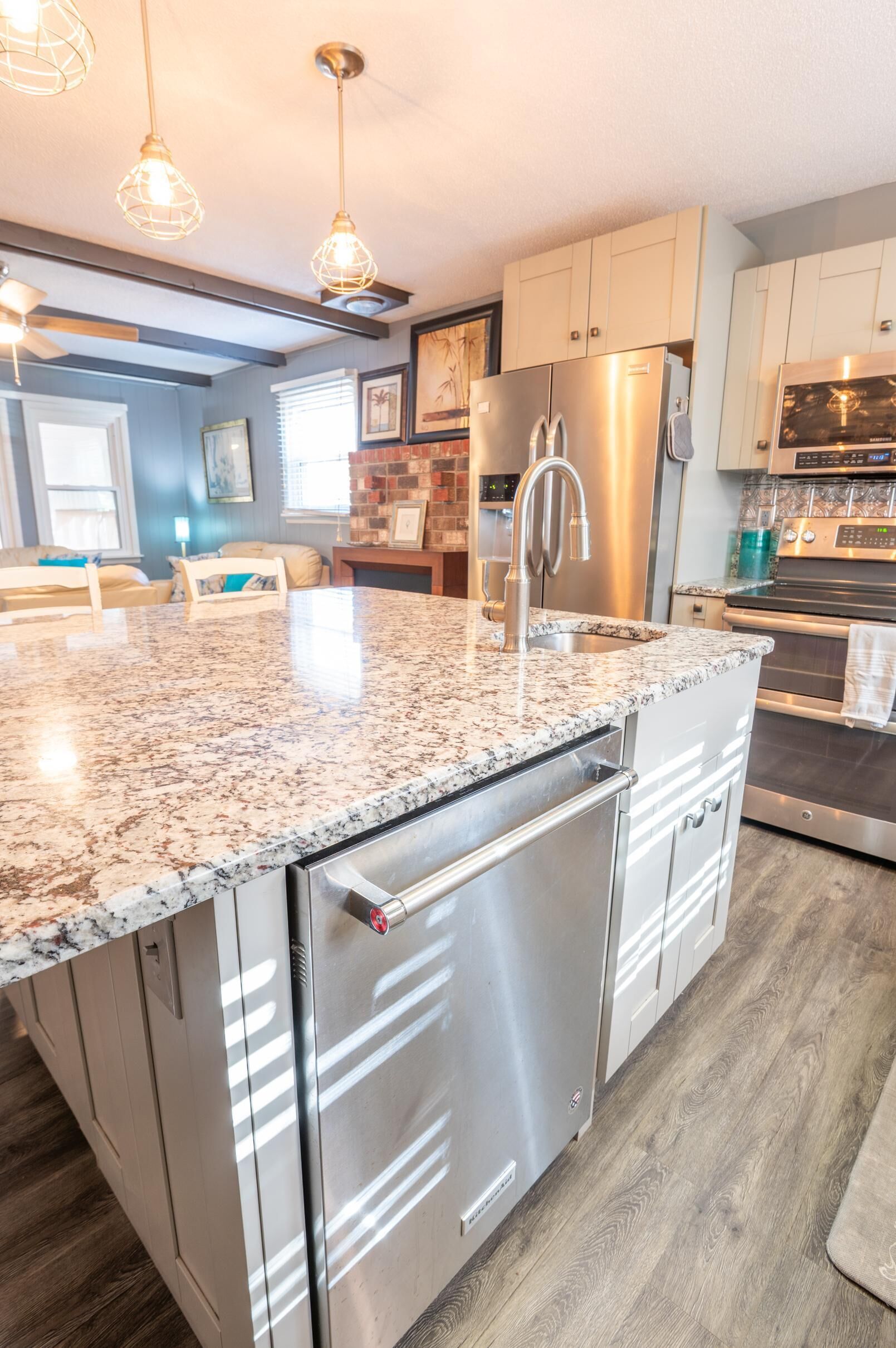 冰箱、微波炉、烤箱、炉灶