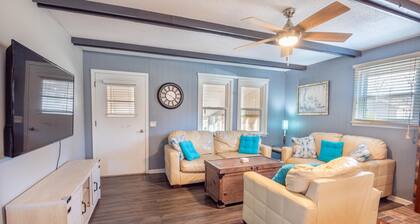 Reel Haven on the Water: Modern + Comfy Home!