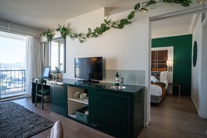 1 bedroom, desk, iron/ironing board, WiFi