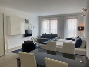 Studio familial | Repas dans la chambre