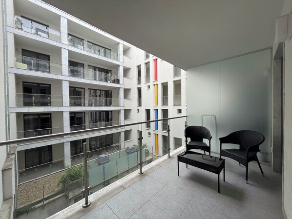 Basic Apartment, Balcony | Balcony - Smart Carrara Apartments (Budapest)