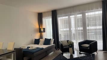 Apartament superior, balcó | 1 dormitori, wifi gratuïta i roba de llit
