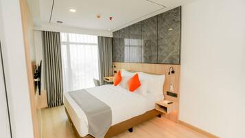 Deluxe Room, 1 Queen Bed, Non Smoking