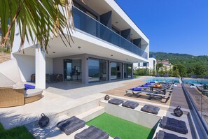 Outdoor dining - Noble Opatija Riviera Villa Mila (Veprinac)