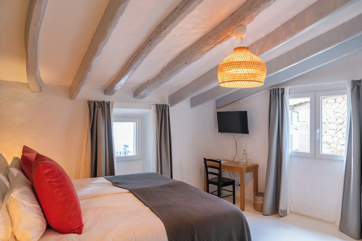 Superior Double Room | 1 bedroom, desk, laptop workspace, free WiFi