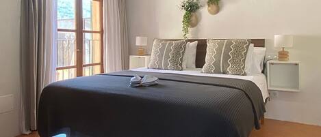 Dobbeltrom | Skrivebord, skrivebord for bærbar PC og wi-fi (inkludert)