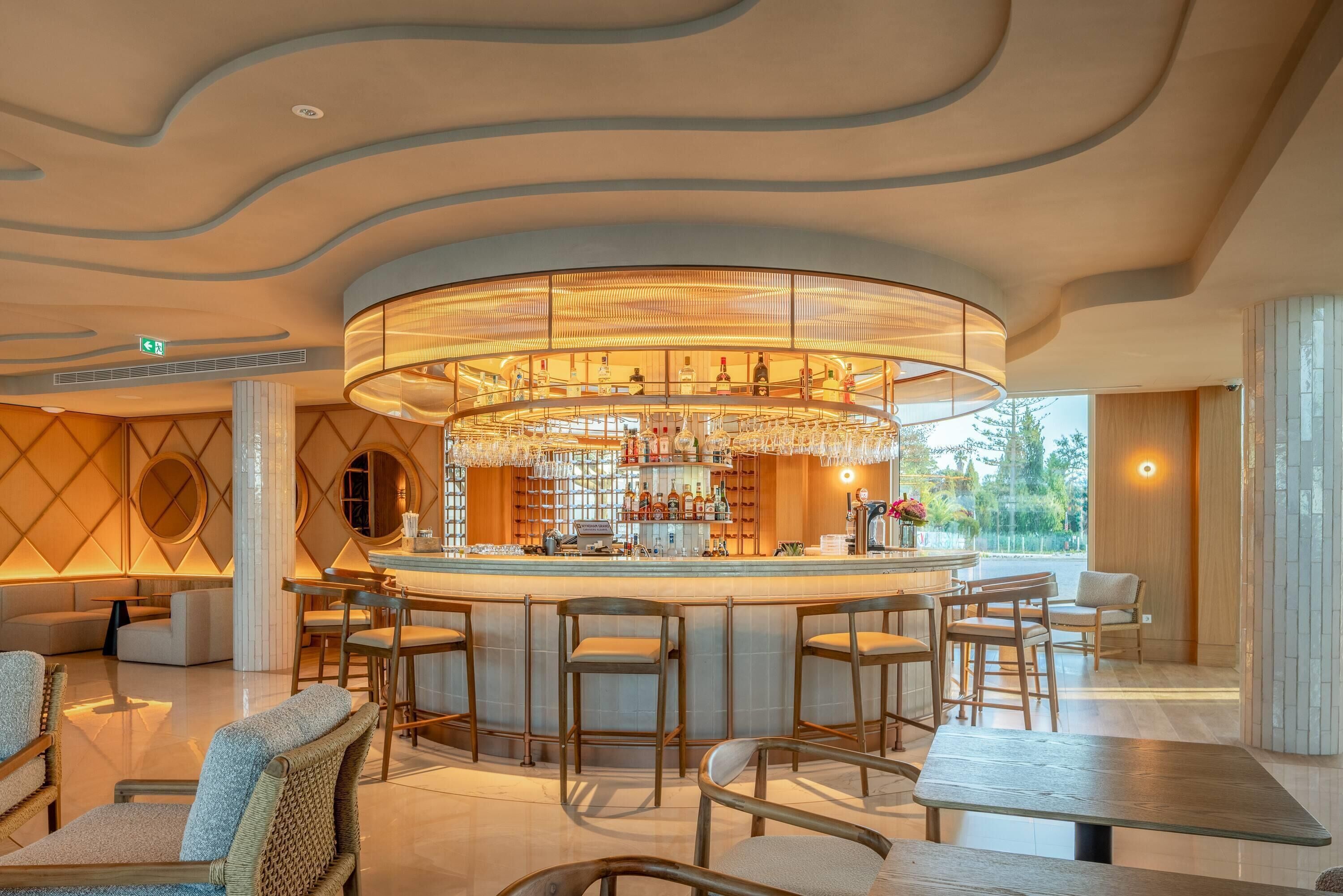 Bar (trong khuôn viên)