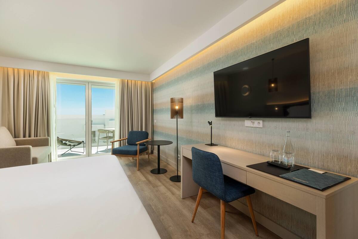 Phòng Deluxe, 1 giường cỡ king | Bàn, truy cập Internet không dây miễn phí, bộ trải giường 