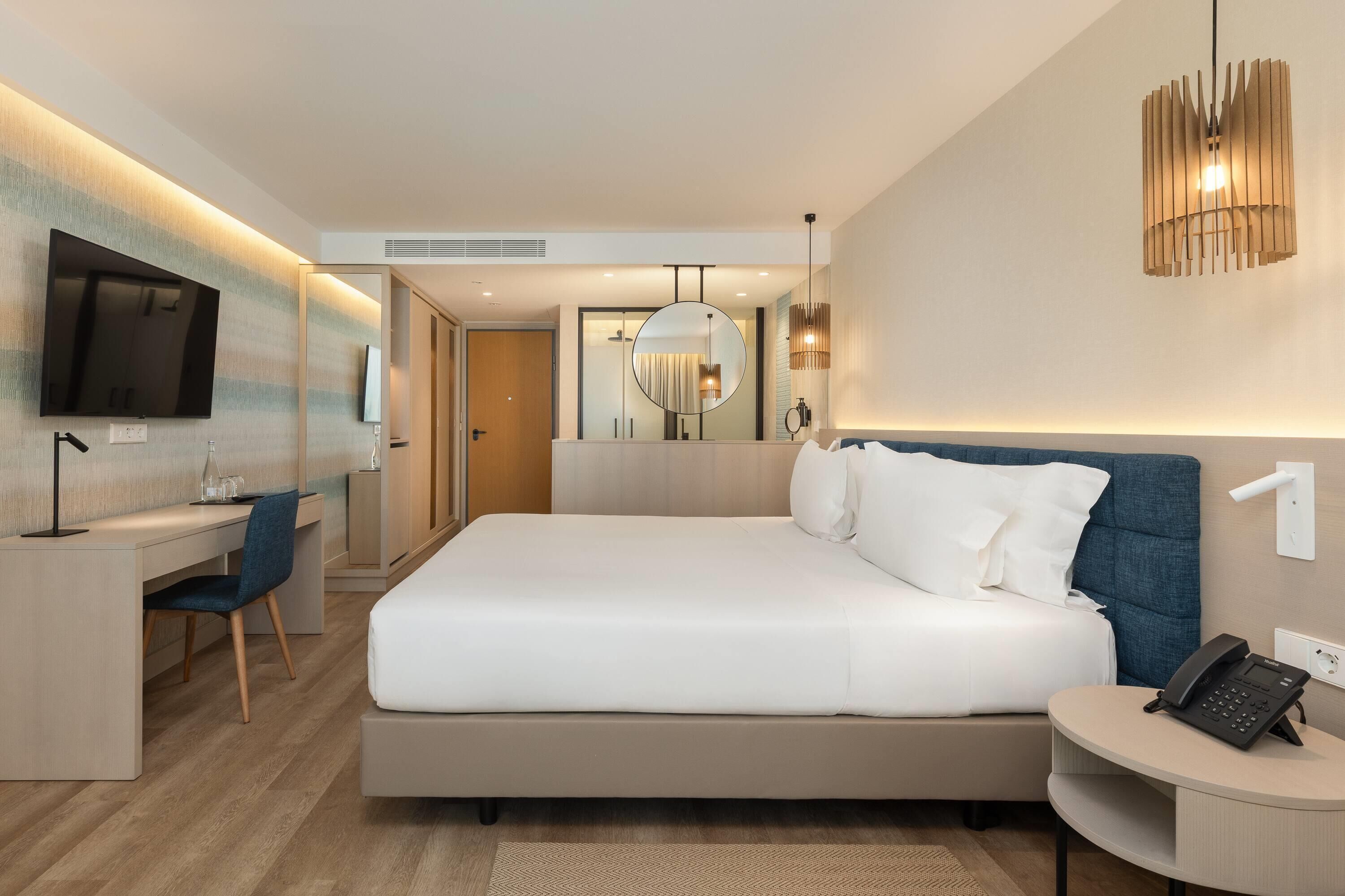 Room, 1 Queen Bed, Non Smoking, Ground Floor