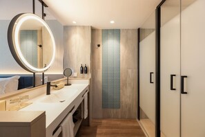 Articles de toilette gratuits, sèche-cheveux, serviettes fournies, savon