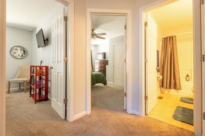 3 bedrooms, iron/ironing board, WiFi, bed sheets - 3BR Parkside Home // Perfect Location (St. Louis)