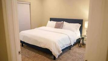 6 makuuhuonetta, silitysrauta/-lauta, Wi-Fi, vuodevaatteet