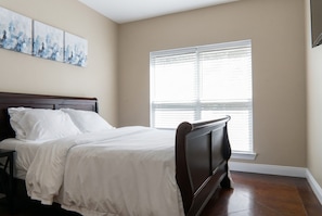 6 bedrooms, iron/ironing board, WiFi, bed sheets