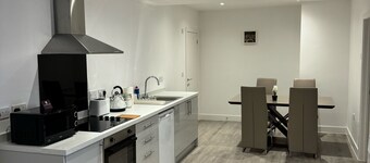 City Centre 2 Bedroom Flat- Sleeps 6