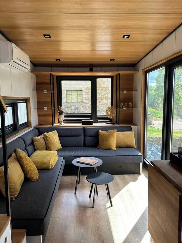 TV - Tiny house unusual stay (Montain)