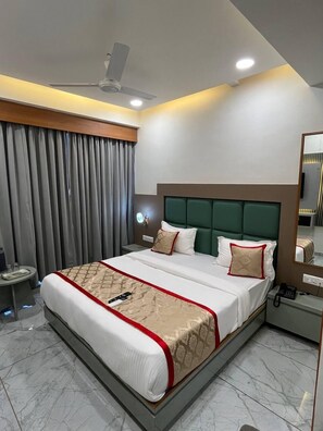 Superior Double Room | Free WiFi - HOTEL MELBOURNE GANDHINAGAR (Gandhinagar)