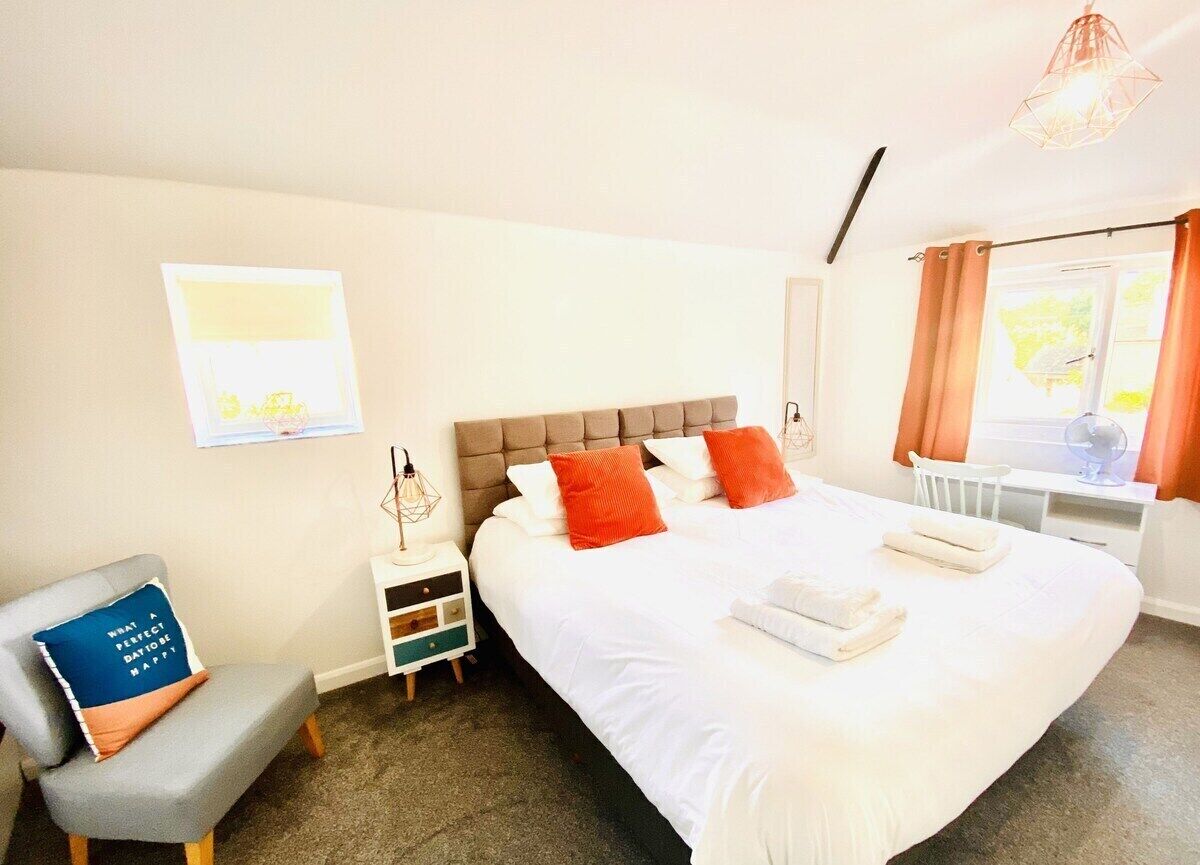 Superking bed (can be split to 2x single beds)