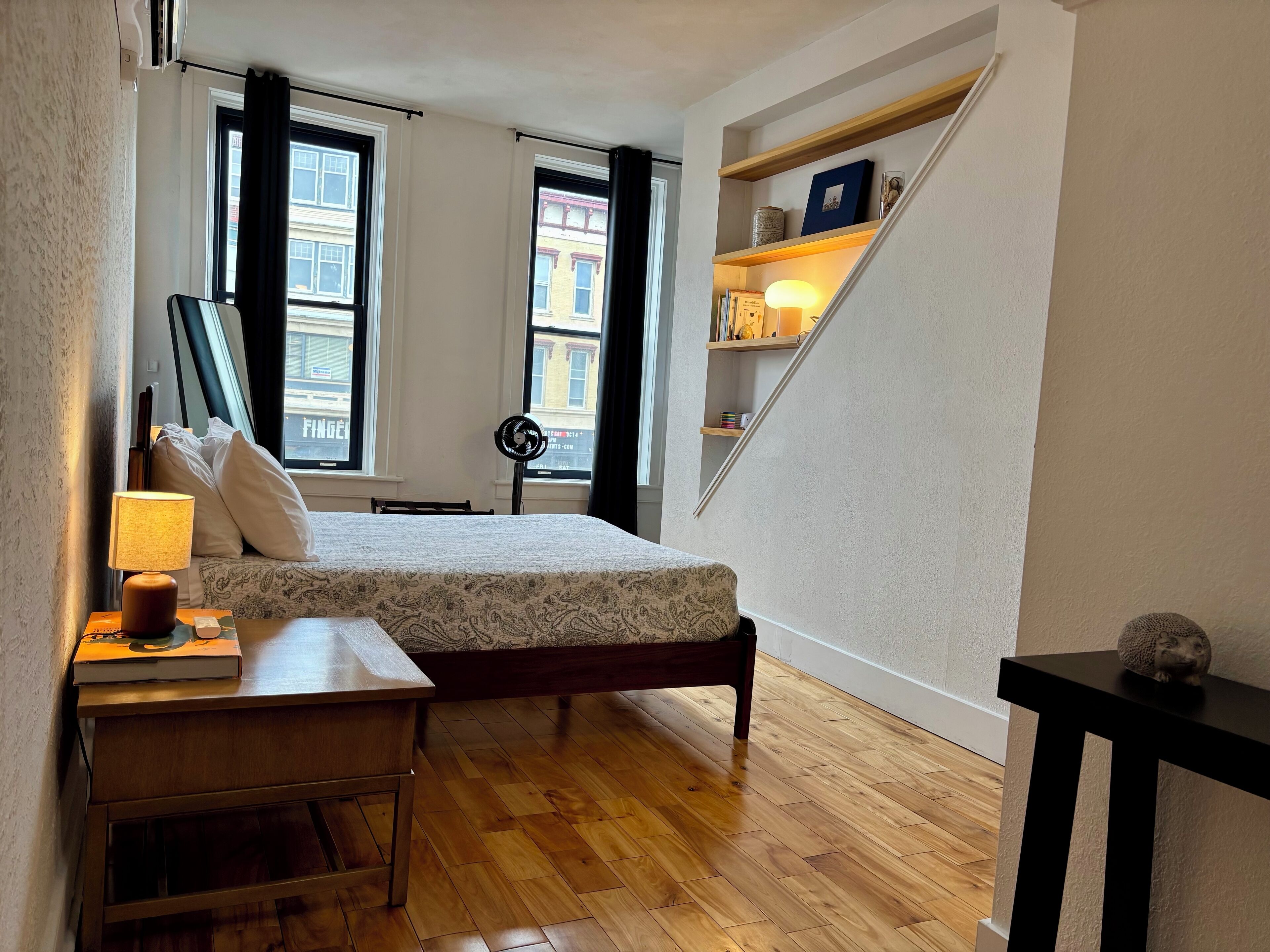 1 habitación, escritorio, tabla de planchar con plancha y wifi gratis 