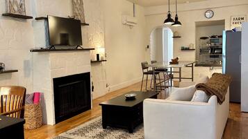 TV connectée, livres, chaßne hi-fi