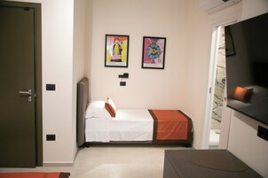 华丽三人房 | 客房内保险箱、隔音、免费 WiFi