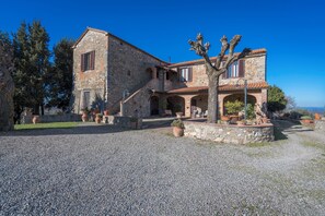 Front of property - Agriturismo Agresto Apartments Pool  (Casole d'Elsa)