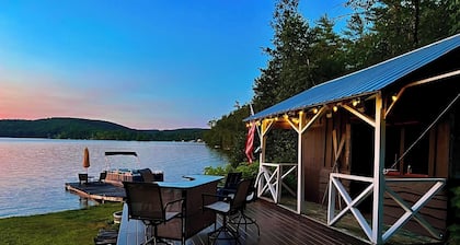 Lake Hortonia 3 bedroom cottage and boat house 2 min walk to Lake.