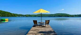 Lake Hortonia 3 bedroom cottage and boat house 2 min walk to Lake.