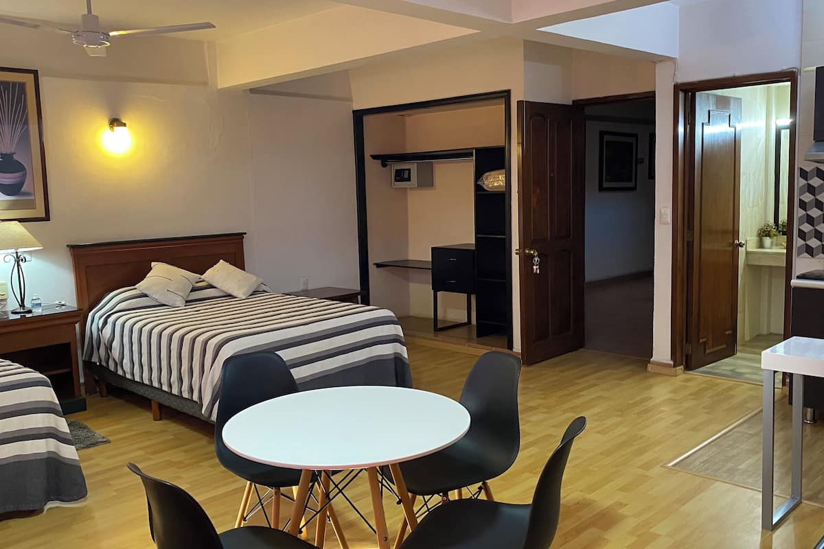 Deluxe Suite | 1 bedroom, in-room safe, blackout drapes, free WiFi