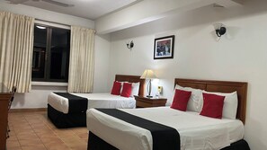 标准套房, 塔楼 | 客房内保险箱、遮光窗帘、免费 WiFi、床单