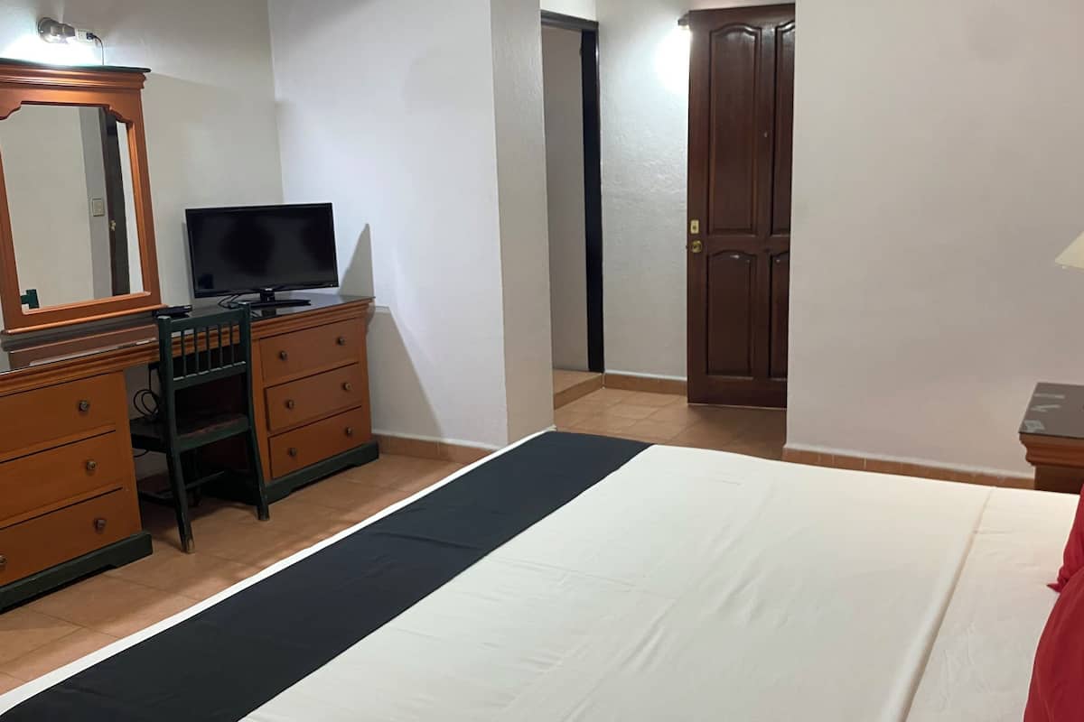 Comfort Suite | 1 bedroom, in-room safe, blackout drapes, free WiFi