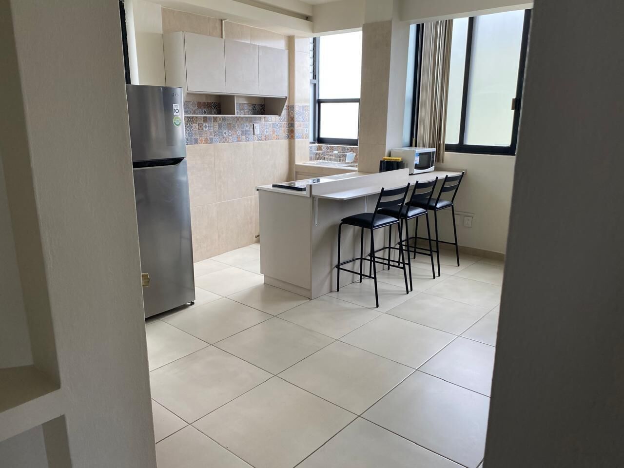 標準公寓, 城市景觀, 高層 | 客房內保險箱、遮光布/窗簾、免費無線上網、床單