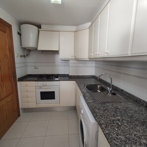 Fridge, microwave, oven, coffee/tea maker