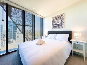 Iron/ironing board, WiFi, bed sheets