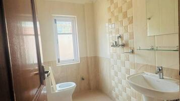 تجهيزات دش، مجففات شعر، مناشف، صابون