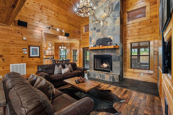 Smart TV, fireplace, video games - You have to see Red Bird Lodge (SEVIERVILLE)