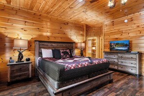 5 bedrooms, iron/ironing board, free WiFi, bed sheets - You have to see Red Bird Lodge (SEVIERVILLE)