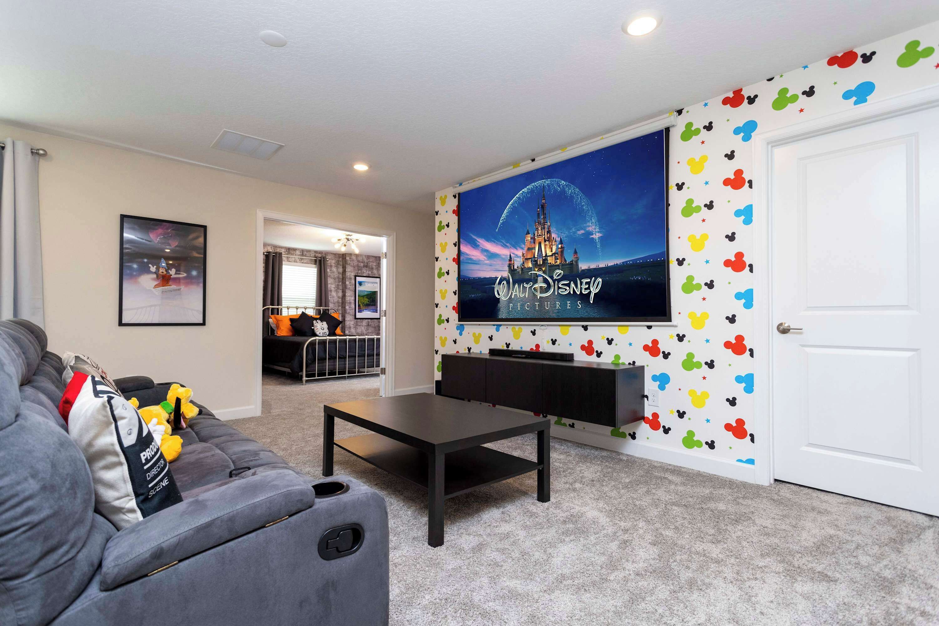 Télévision, jeux vidéo, lecteur de DVD, livres