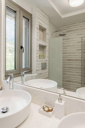 Villa | Bathroom | Shower, hair dryer, towels, soap - Dream Villas (West Mani)