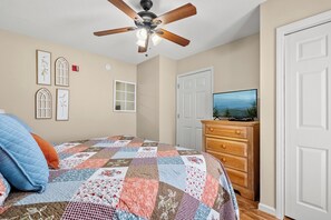 1 bedroom, iron/ironing board, free WiFi, bed sheets - Top-Floor: Cozy 1-BR with Recliner, Elevator Access, and Stunning City Views (Pigeon Forge)