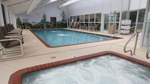 Piscina interna, piscina aquecida
