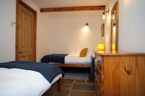 2 bedrooms, WiFi (free), bed sheets